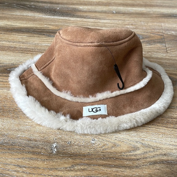 UGG Accessories - UGG Shearling Bucket Winter Hat NWOT